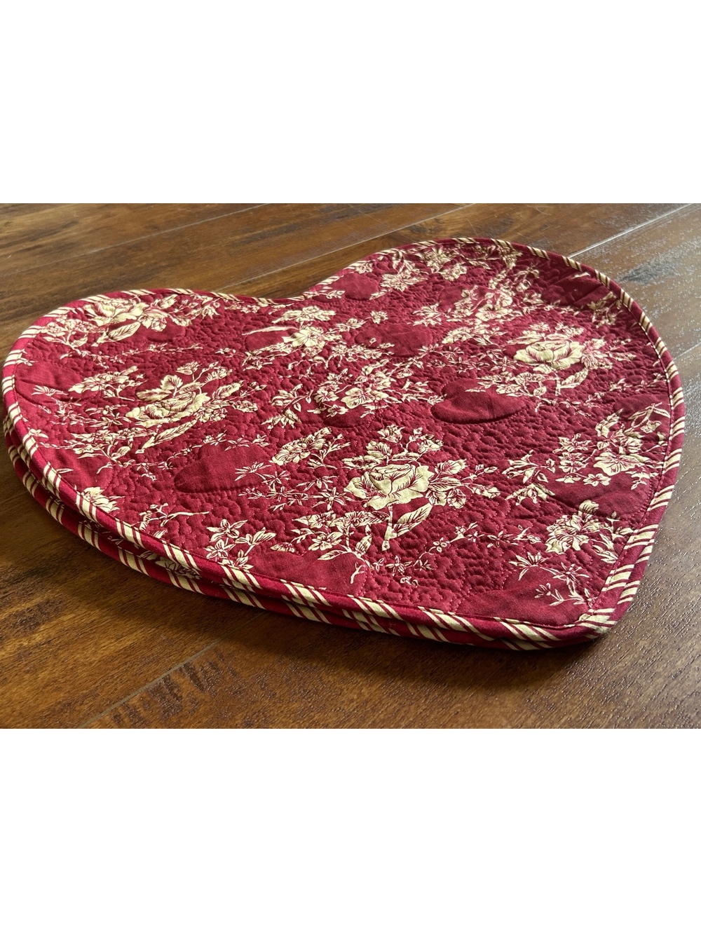 Handmade Quilted Heart-Shaped Placemat Set in Red and Cream Floral